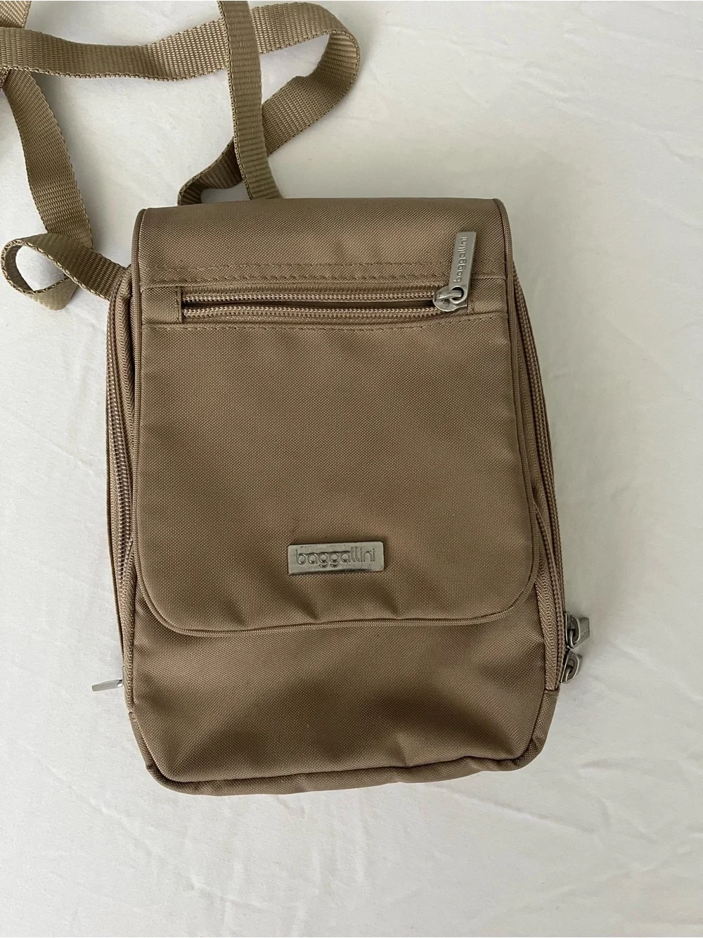 Baggallini Small Crossbody Messenger Bag in Taupe
